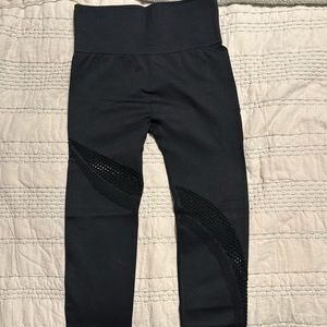 Black Zyia cut-out 7/8 leggings